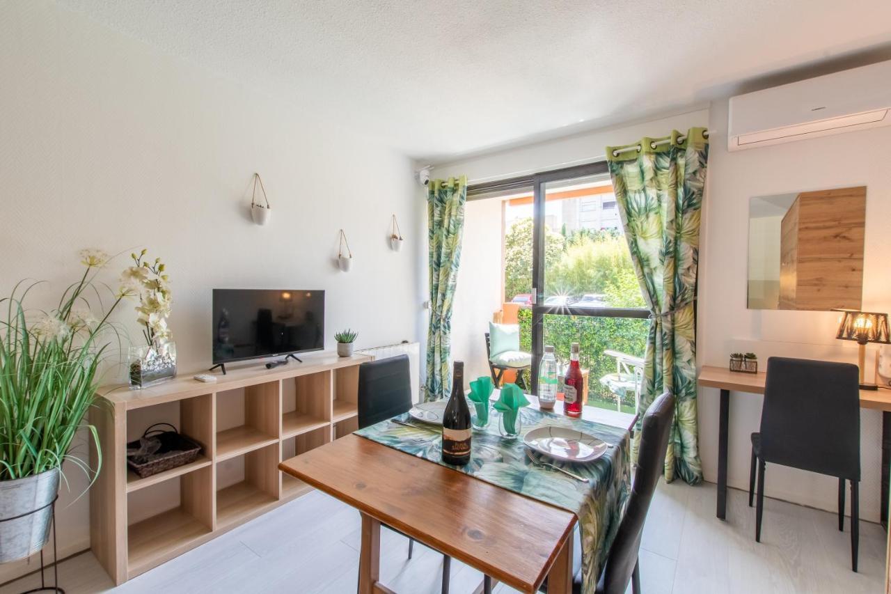 Les Flamants Roses - Studio Avec Balcon Appartement Nîmes Buitenkant foto