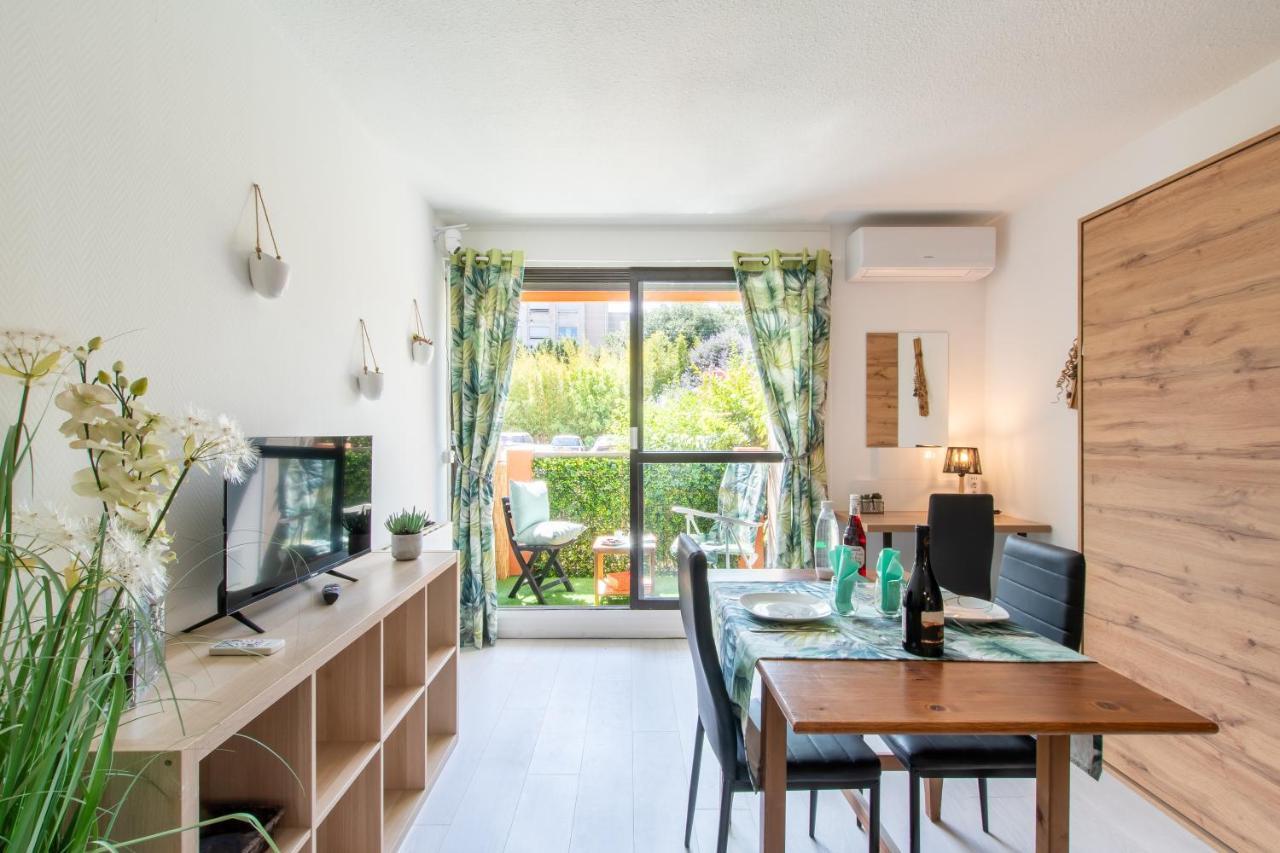 Les Flamants Roses - Studio Avec Balcon Appartement Nîmes Buitenkant foto